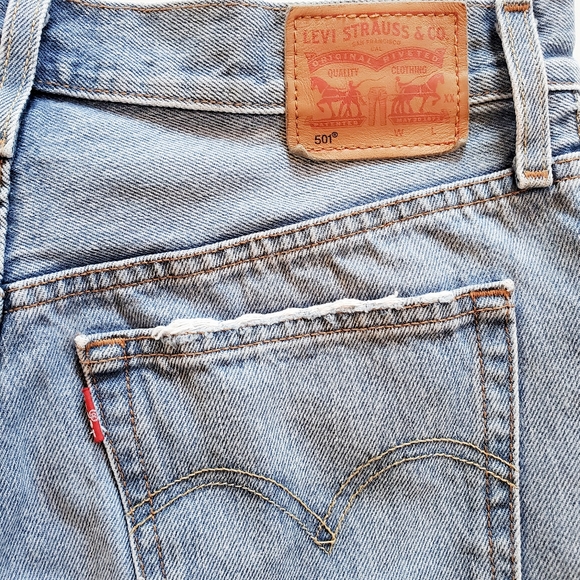 EUC Levi's 501 cutoff denim jean shorts size 27 - Picture 5 of 6